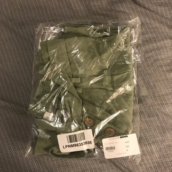 Easy Loving Shorts - Sage - Picture 10 of 10